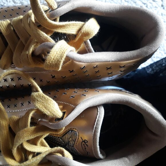 Size 9.5 Nike Kobe 10 Mid EXT Liquid Gold